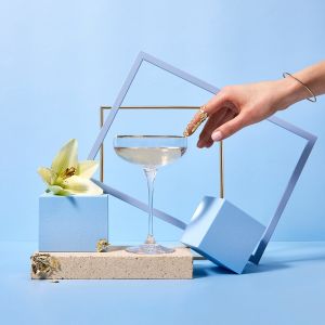 Płaskie kieliszki do szampana ze złotym paskiem Harmony GOLD