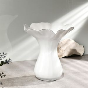 Biały wazon z falbaną 28 cm